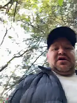 Snapshot of Aronn4 chatting on October 21, 2025, 8:36 am Aronn4 online show from October 21, 2025, 8:36 am