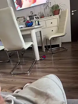 Snapshot of Aronn4 chatting on February 13, 2026, 12:27 pm Aronn4 online show from February 13, 2026, 12:27 pm