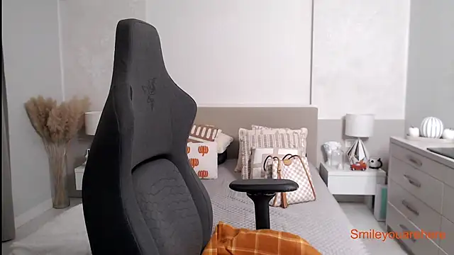 Smileyouarehere online show from September 30, 2025, 1:55 am