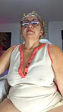 evelin hott online show from December 17, 2025, 3:00 am