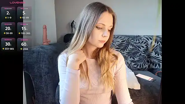 Snapshot of Frosty_Princess chatting on December 2, 2025, 2:19 pm Frosty Princess online show from December 2, 2025, 2:19 pm