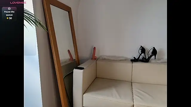 Snapshot of Frosty_Princess chatting on February 27, 2025, 2:10 pm Frosty Princess online show from February 27, 2025, 2:10 pm