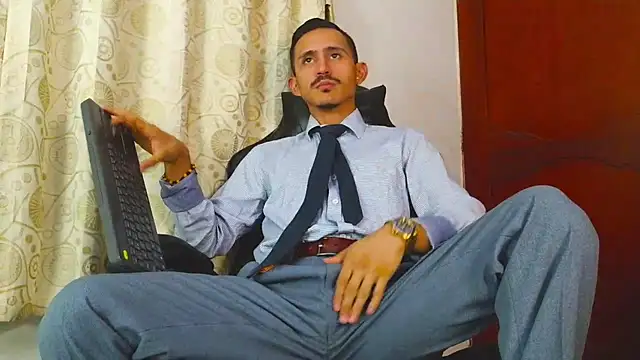 HomeAloneK online show from July 13, 2026, 7:24 pm