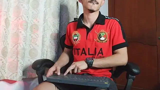 HomeAloneK online show from June 8, 2026, 7:36 pm