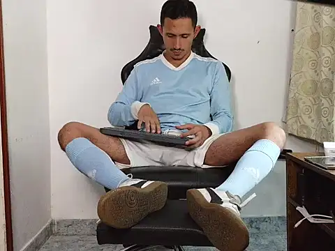 HomeAloneK online show from December 15, 2025, 7:31 pm