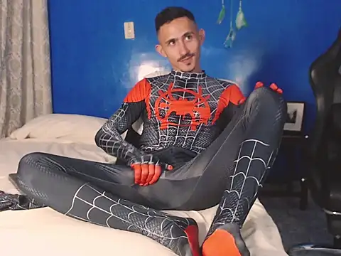 HomeAloneK online show from October 31, 2025, 7:43 pm