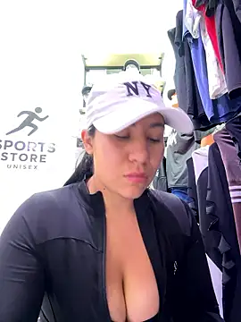 Snapshot of kim_monti chatting on January 7, 2026, 9:42 pm kim monti online show from January 7, 2026, 9:42 pm