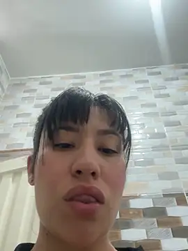 Snapshot of kim_monti chatting on April 1, 2026, 9:23 pm kim monti online show from April 1, 2026, 9:23 pm
