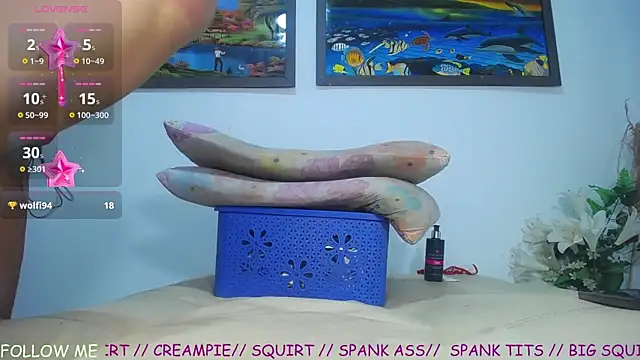 vegalaura   online show from February 11, 2026, 12:10 am