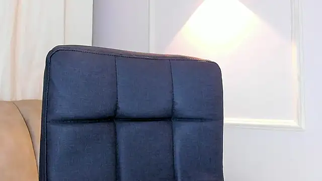 Lia walton online show from February 25, 2025, 12:05 pm