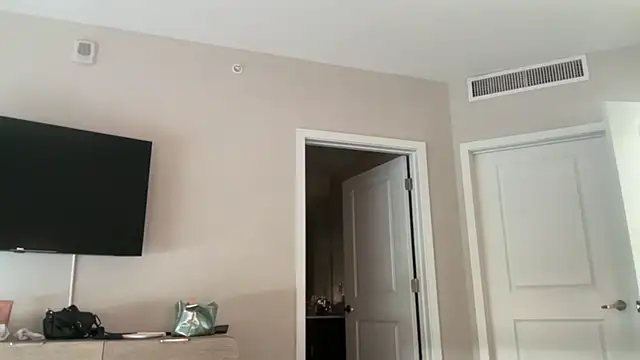 xoxoxjenn online show from April 3, 2026, 4:02 pm