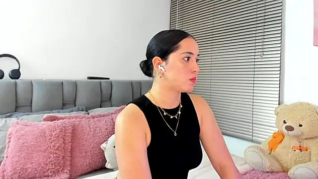 Snapshot of Gigi-bom chatting on November 15, 2025, 12:03 am Gigi-bom online show from November 15, 2025, 12:03 am