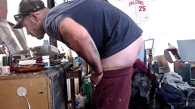 Snapshot of sledge901 chatting on November 15, 2025, 3:38 pm sledge901 online show from November 15, 2025, 3:38 pm