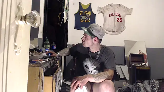 Snapshot of sledge901 chatting on February 18, 2026, 12:19 am sledge901 online show from February 18, 2026, 12:19 am