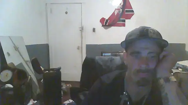 Snapshot of sledge901 chatting on November 9, 2025, 3:10 am sledge901 online show from November 9, 2025, 3:10 am