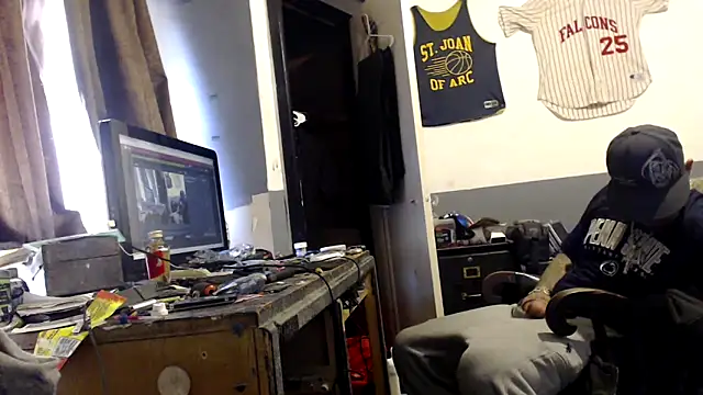 Snapshot of sledge901 chatting on November 4, 2025, 9:29 pm sledge901 online show from November 4, 2025, 9:29 pm