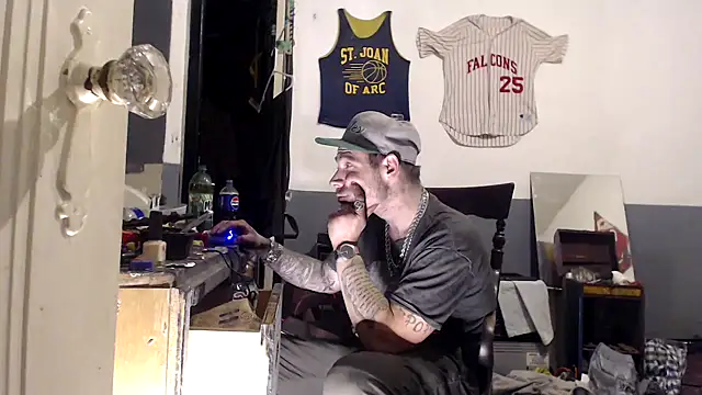 Snapshot of sledge901 chatting on February 20, 2026, 8:05 am sledge901 online show from February 20, 2026, 8:05 am