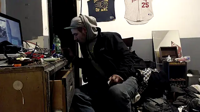 Snapshot of sledge901 chatting on January 16, 2026, 12:14 am sledge901 online show from January 16, 2026, 12:14 am