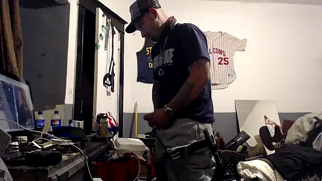 Snapshot of sledge901 chatting on November 11, 2025, 4:29 am sledge901 online show from November 11, 2025, 4:29 am