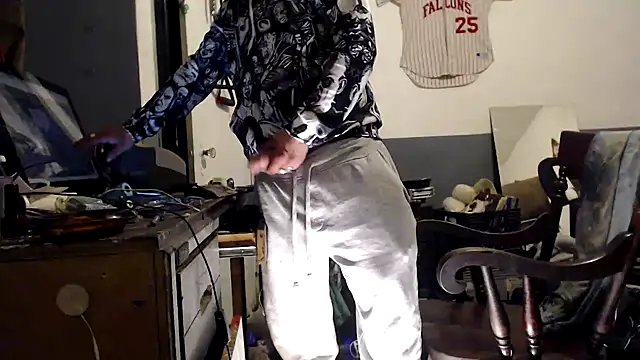 Snapshot of sledge901 chatting on November 20, 2025, 12:11 am sledge901 online show from November 20, 2025, 12:11 am