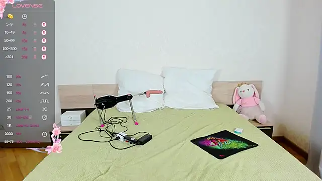Snapshot of Cowell_Adelina chatting on September 30, 2025, 9:37 am Cowell Adelina online show from September 30, 2025, 9:37 am