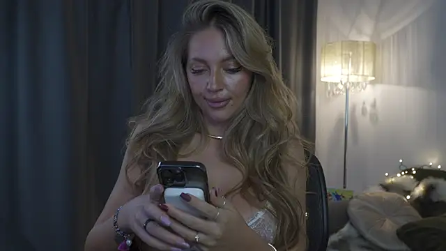 JoanneGG online show from November 16, 2025, 6:07 am