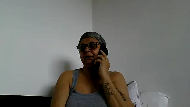 roseblak42 online show from May 24, 2026, 9:09 am