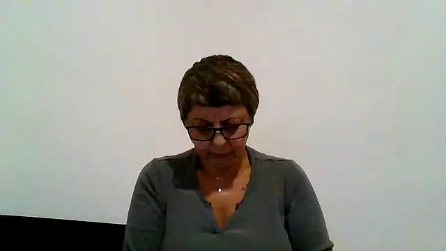 roseblak42 online show from November 5, 2025, 3:48 pm