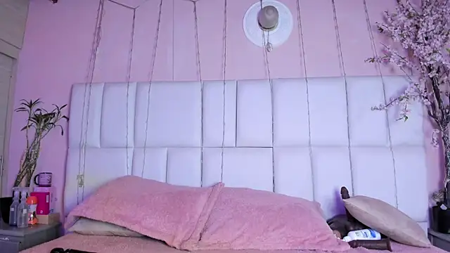 kiana cream online show from September 28, 2025, 1:40 pm