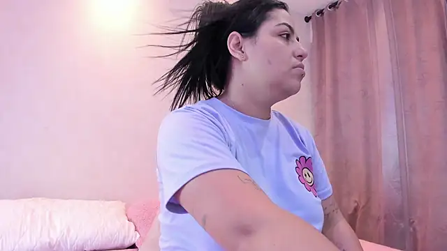 kiana cream online show from October 6, 2025, 11:55 am