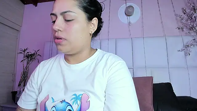 kiana cream online show from September 24, 2025, 12:22 pm