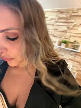  Abril-Office1 online show from October 31, 2025, 3:52 pm