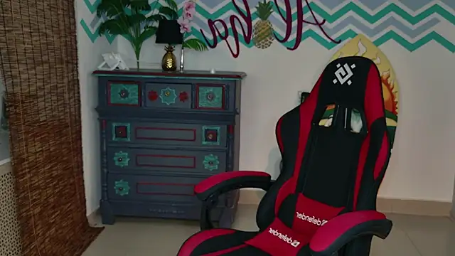 VeliraBraitberg online show from September 29, 2025, 10:33 am