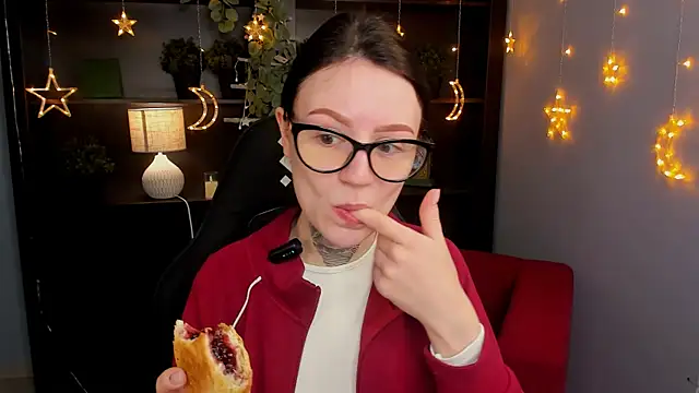 VeliraBraitberg online show from April 12, 2026, 10:40 am