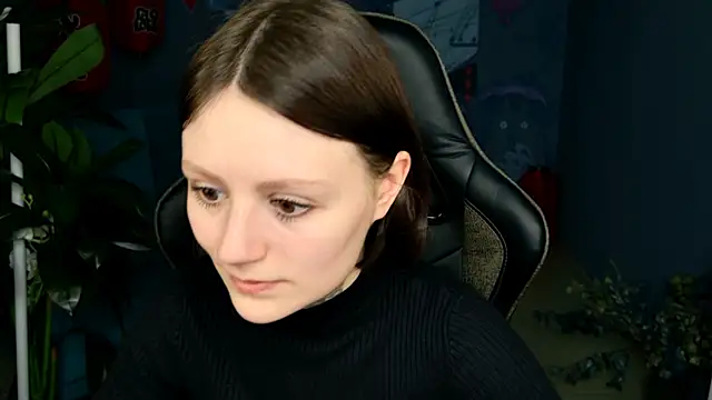 VeliraBraitberg online show from March 12, 2025, 8:08 am