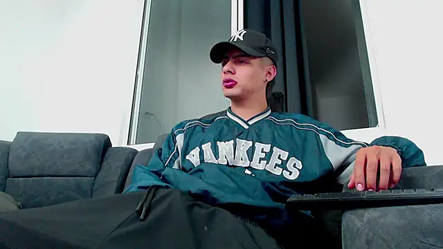 Stiven CL online show from October 1, 2025, 5:45 am