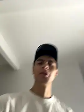 Stiven CL online show from October 26, 2025, 9:48 pm