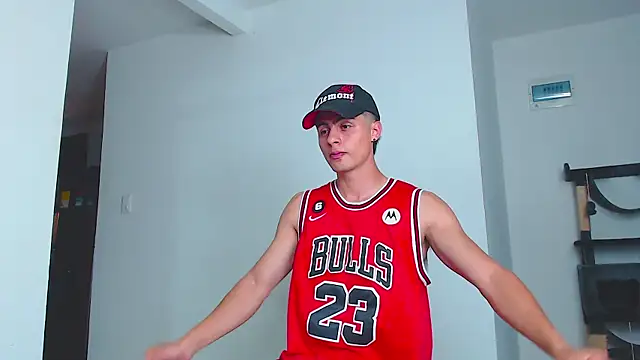 Stiven CL online show from September 9, 2025, 12:21 am