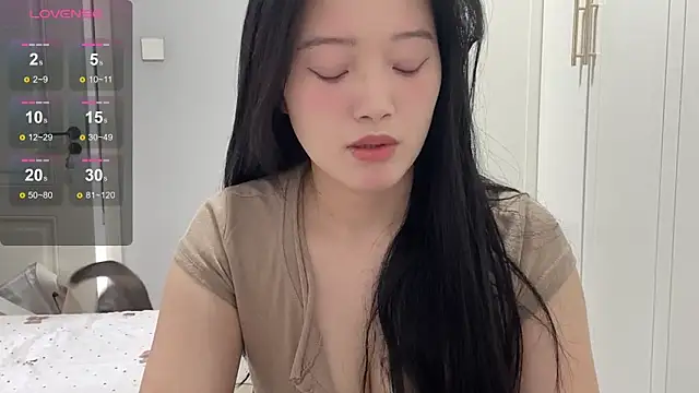 Snapshot of rose-u chatting on October 31, 2025, 1:35 am rose-u online show from October 31, 2025, 1:35 am