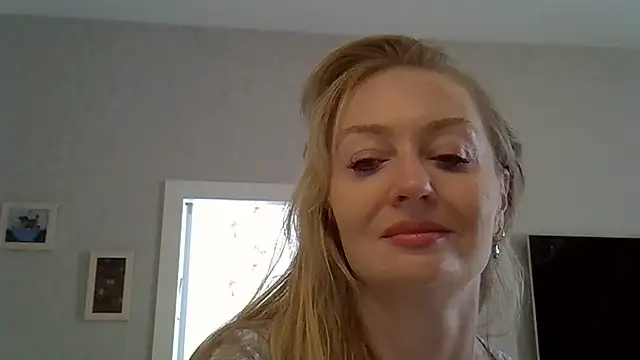 ZarinaSwift online show from June 17, 2026, 9:52 am