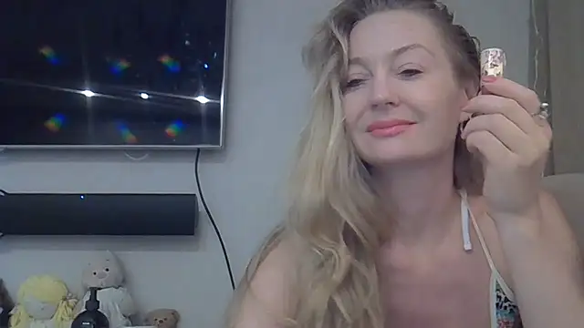 ZarinaSwift online show from June 27, 2026, 12:22 pm