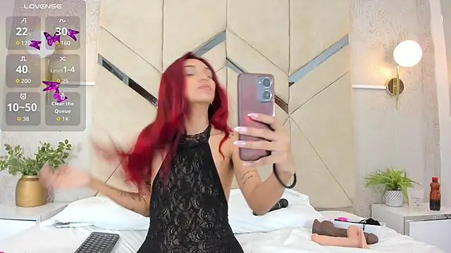 Snapshot of LiaVelez chatting on December 15, 2025, 1:39 pm LiaVelez online show from December 15, 2025, 1:39 pm