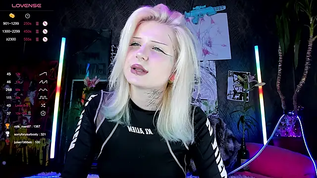 Snapshot of little_grinch666 chatting on March 4, 2025, 10:27 pm little grinch666 online show from March 4, 2025, 10:27 pm