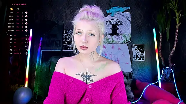 Snapshot of little_grinch666 chatting on February 16, 2025, 9:27 pm little grinch666 online show from February 16, 2025, 9:27 pm