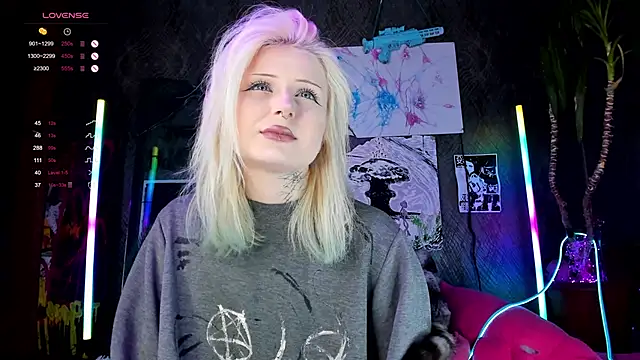 Snapshot of little_grinch666 chatting on February 22, 2025, 8:20 pm little grinch666 online show from February 22, 2025, 8:20 pm