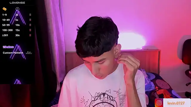 Snapshot of Levin_Hikaru chatting on April 4, 2026, 3:35 am Levin Hikaru online show from April 4, 2026, 3:35 am