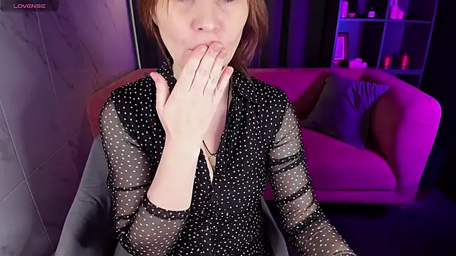 ZoeEast online show from January 18, 2025, 1:29 pm