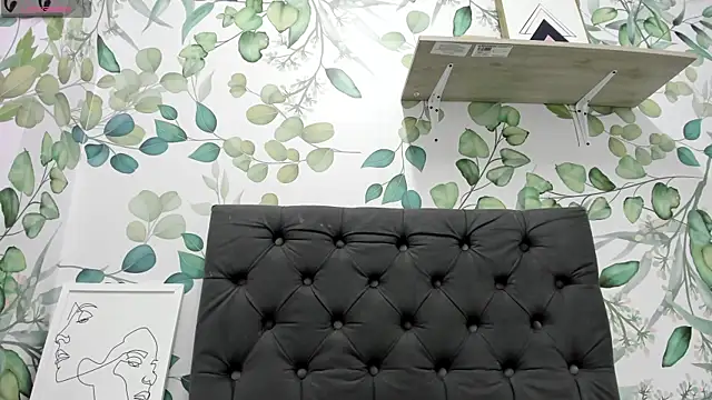 atilanadiaz7 online show from October 9, 2025, 3:56 pm