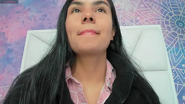 atilanadiaz7 online show from September 18, 2025, 3:04 pm