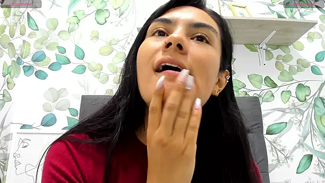 atilanadiaz7 online show from February 25, 2025, 2:15 pm